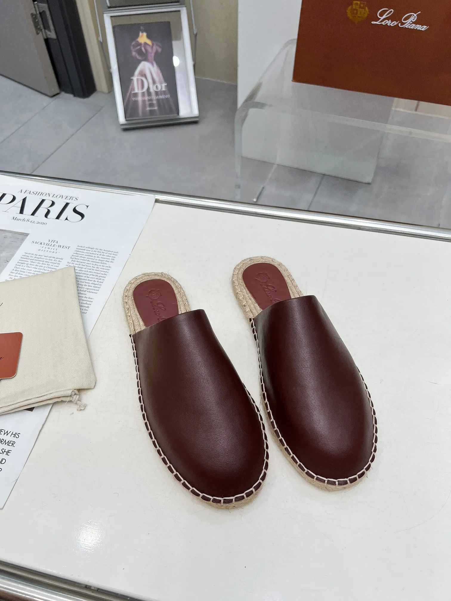 Men's men's shoes 💰520 🧚‍♂️.Loro Piana*👉Top genuine high-end fisherman's shoes and half-drag style👉Buy the original 1:1 copy💯💯💯 Founded the existing Loro Piana company on April 24, 1924. It is now the sixth generation of family business, providing high-quality products to customers who are discerning about taste and quality. ❤️Imported calfskin fabric. The lining is made of A-grade sweat-absorbent and breathable lining. 💯💯💯 Purely handmade. 💯Authentic packaging. Original one-to-one molded outsole. The favorite sandals of Middle Eastern tycoons. Code number: 39-46.